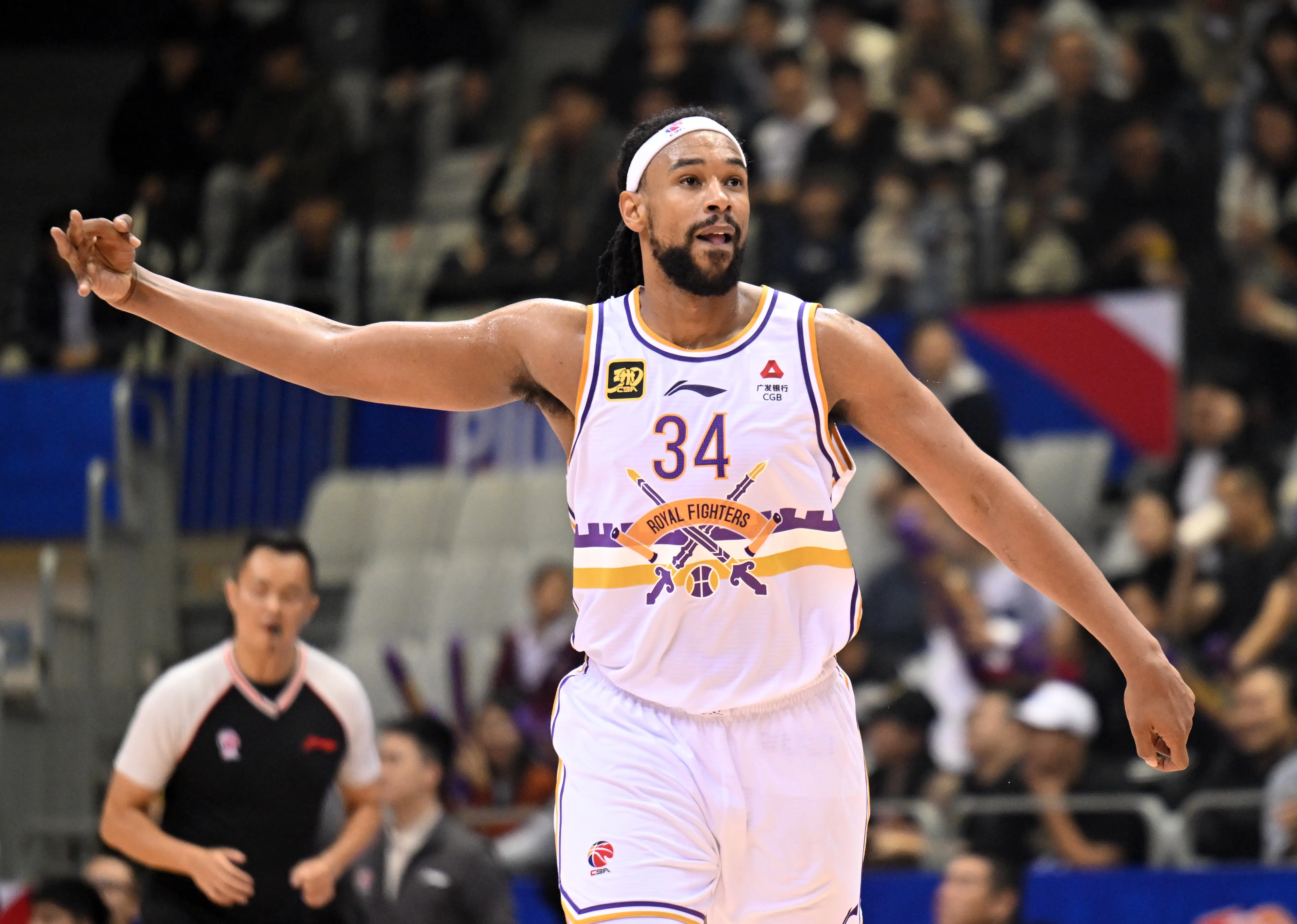 篮球选手爆冷获胜，专家预测失准