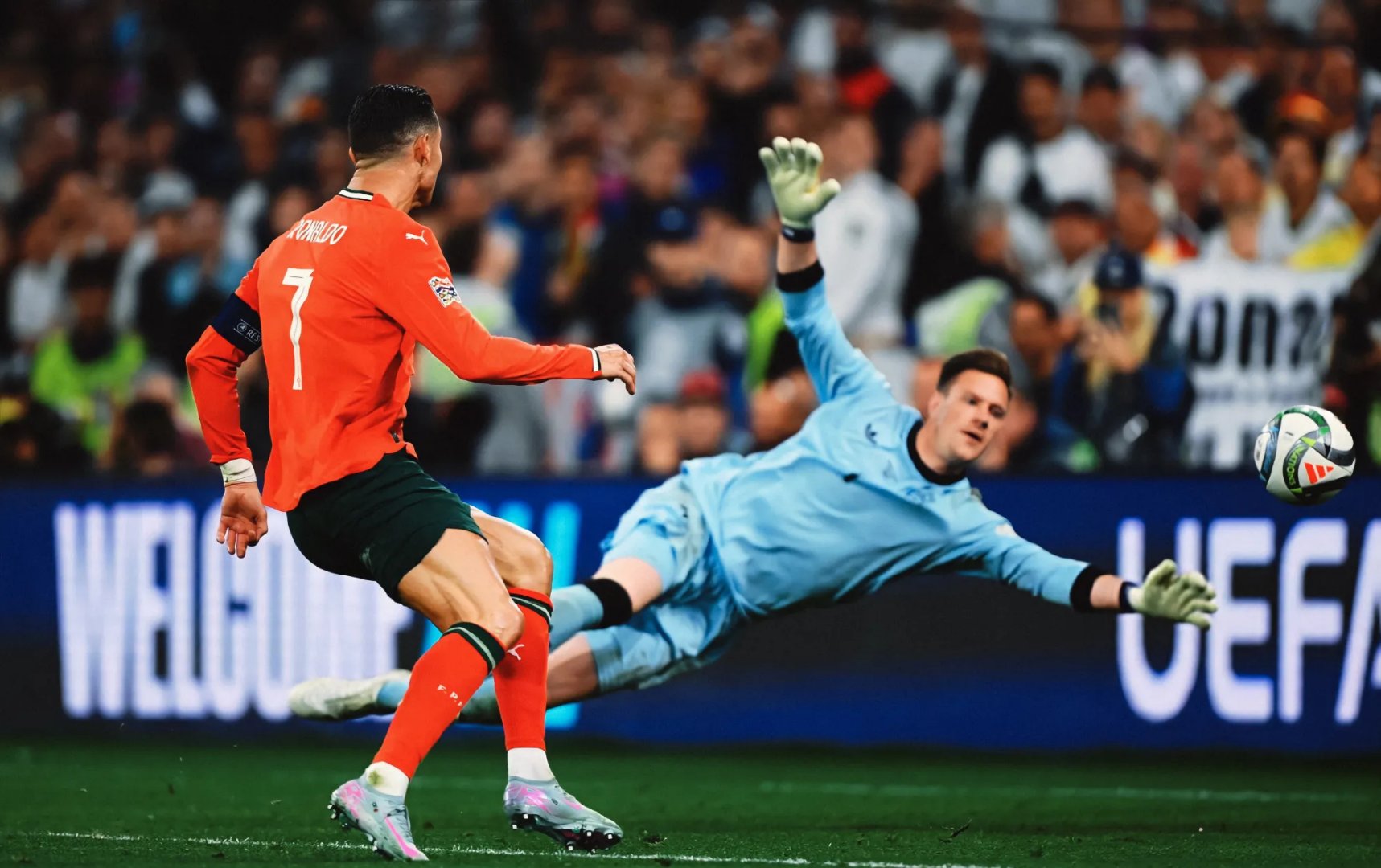 关于奥地利队翻盘葡萄牙队，马龙统治全场的信息