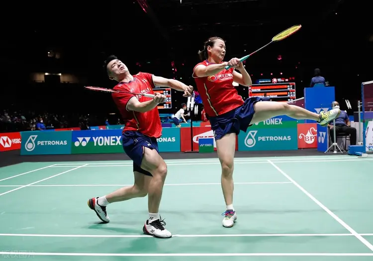 丹麦队鏖战德国队，郑思维带队取胜