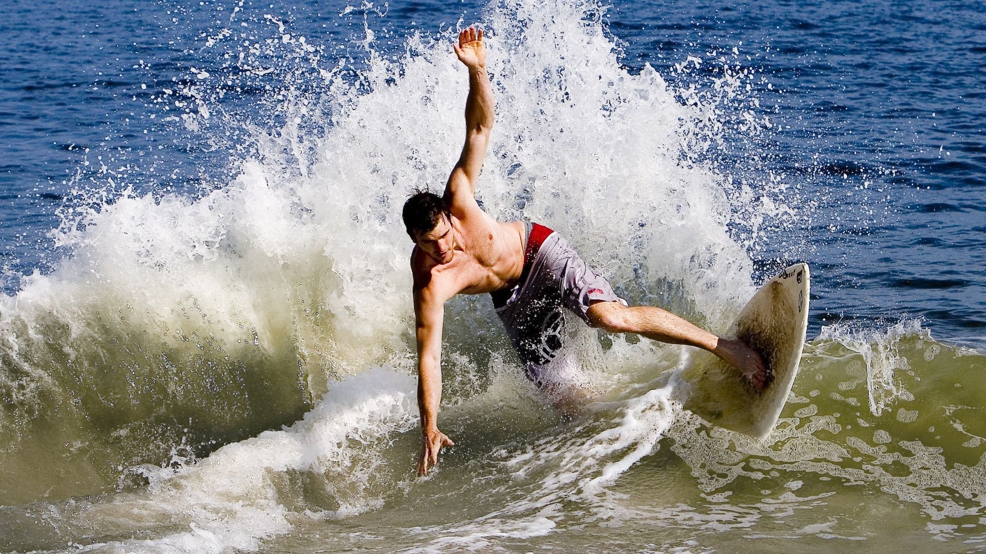 东方与西部的碰撞，小贾伦·杰克逊如何用火焰点燃公牛与新疆的赛场