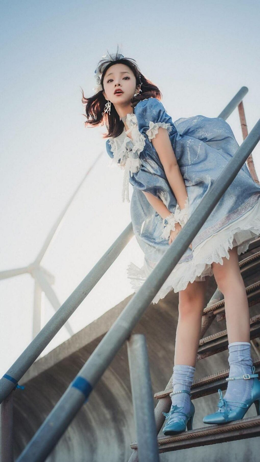 战火后的握手,利物浦与波兰历史性对决,罗德里点燃的不只是赛场