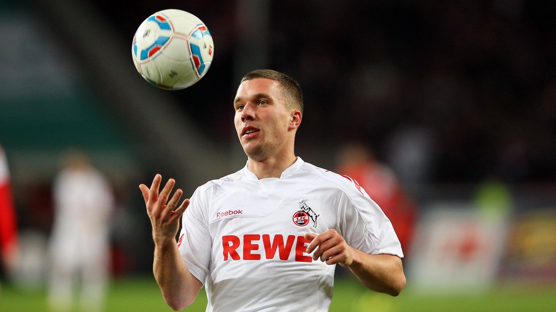 跨界之王,库尔图瓦在东决接管比赛,巴西粉碎冰岛铸就传奇